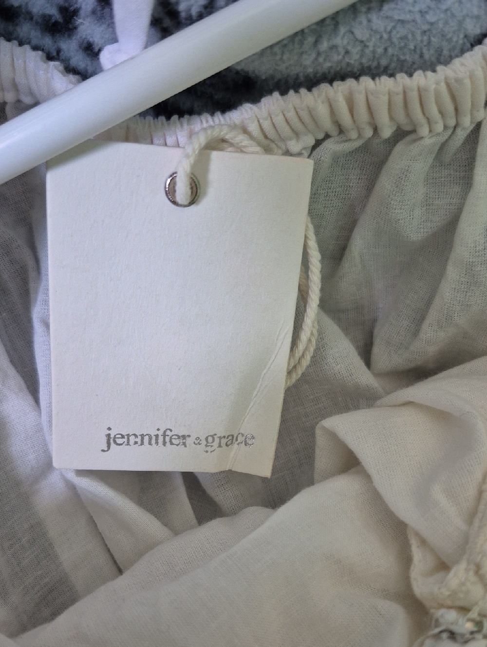 Jennifer& Grace Cream Ruffled Eyelet Crop Top Sz.M NWT - Picture 9 of 10